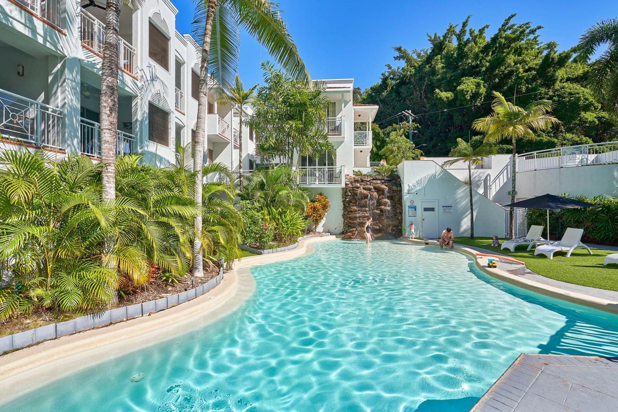 Alassio Beachfront Apartments Палм-Коув Экстерьер фото