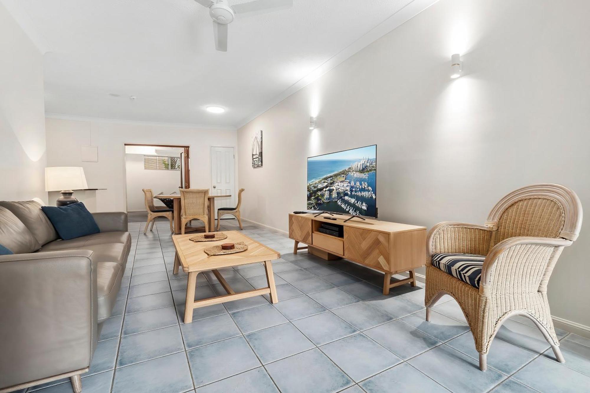Alassio Beachfront Apartments Палм-Коув Номер фото